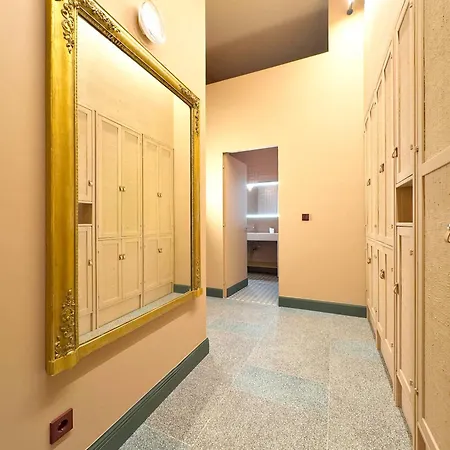 Homeby, Cinisca イン